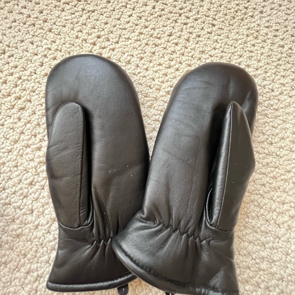 Genuine leather mittens. Women’s small (runs small) - Picture 2 of 3
